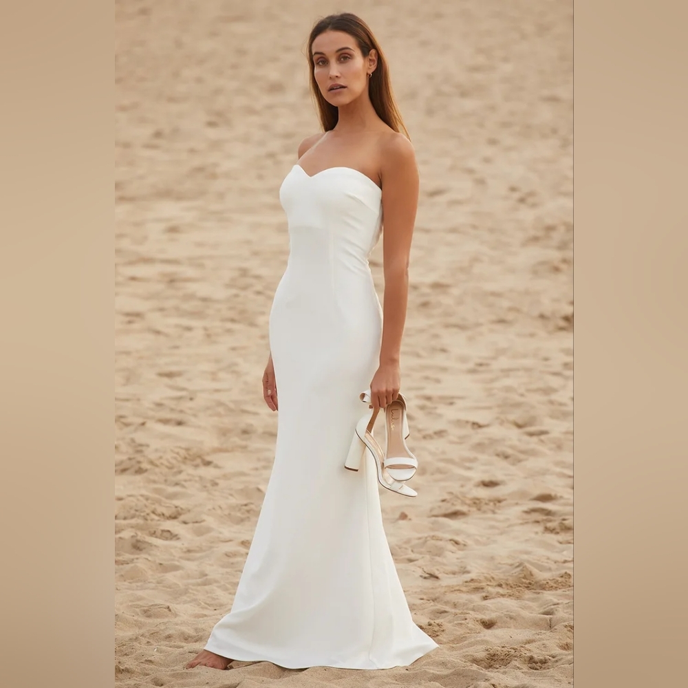 Lulu's Elegant White Strapless Wedding Dress